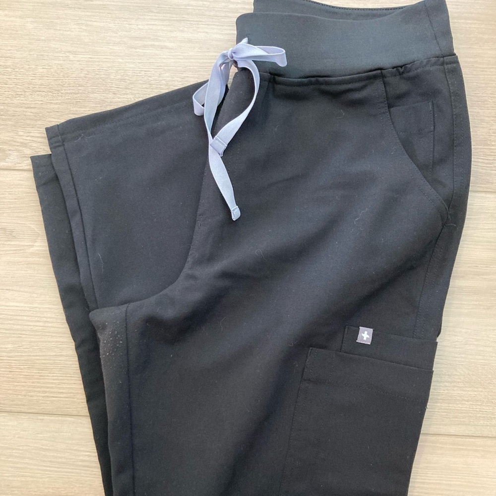 Figs Yola high waisted scrub pants in core color black